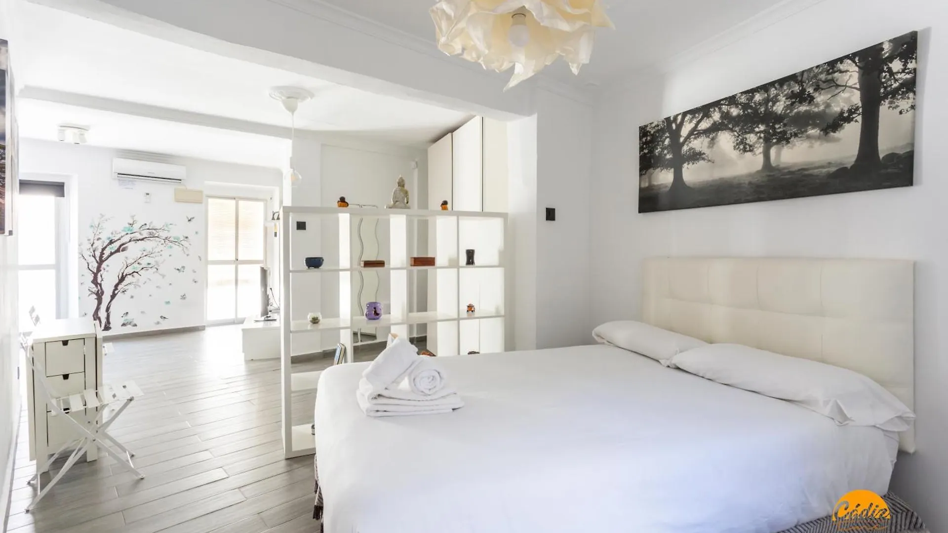 Modern Haven Loft By Cadiz Time Lägenhet