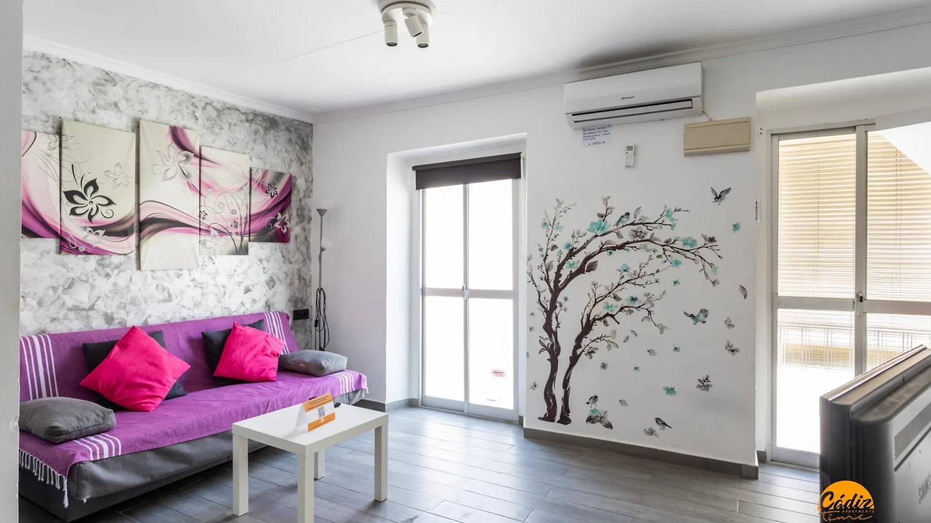 Modern Haven Loft By Cadiz Time Lägenhet