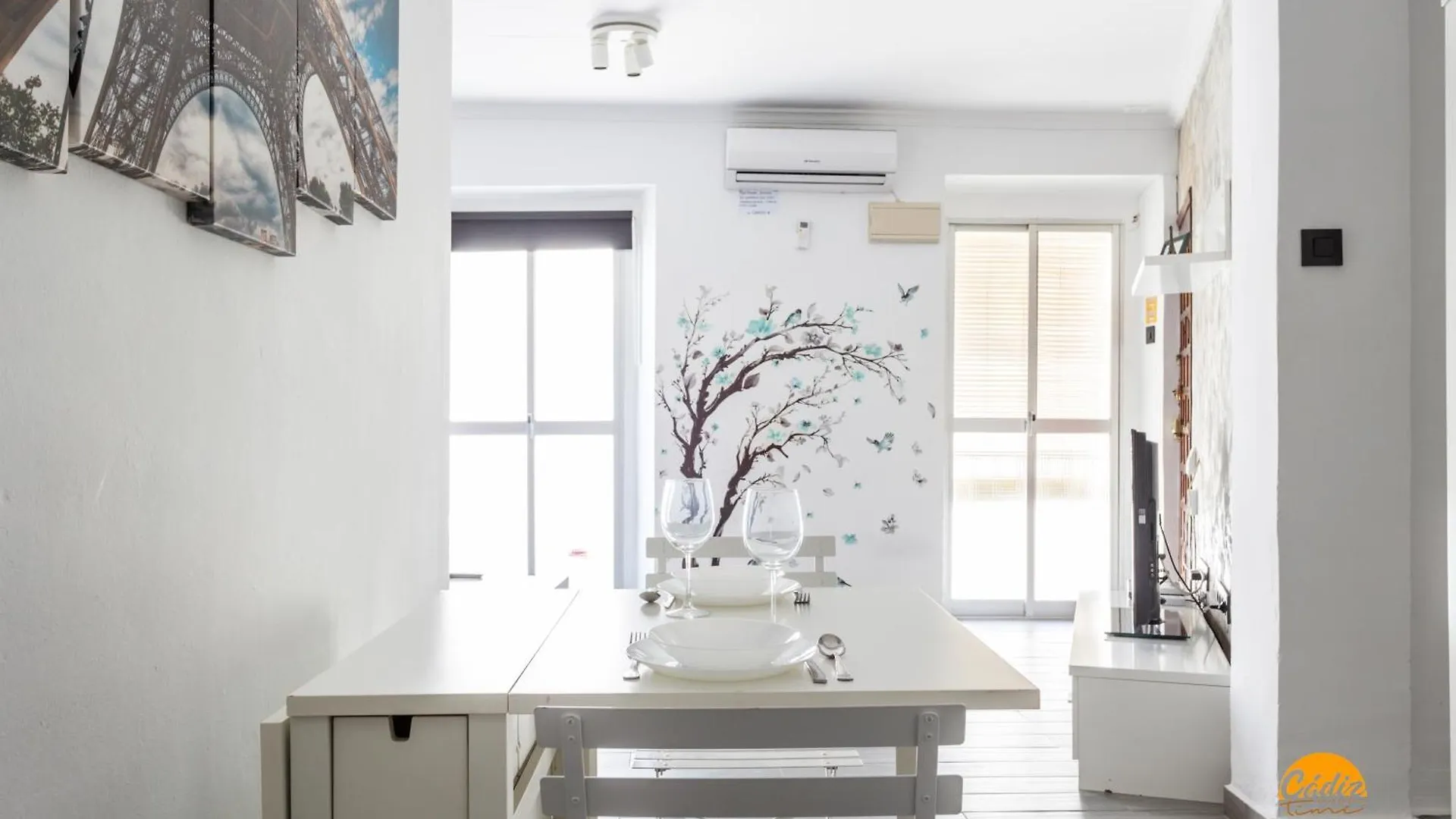 Modern Haven Loft By Cadiz Time Lägenhet 0*,